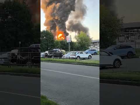Un depósito de petróleo arde cerca de Moscú
