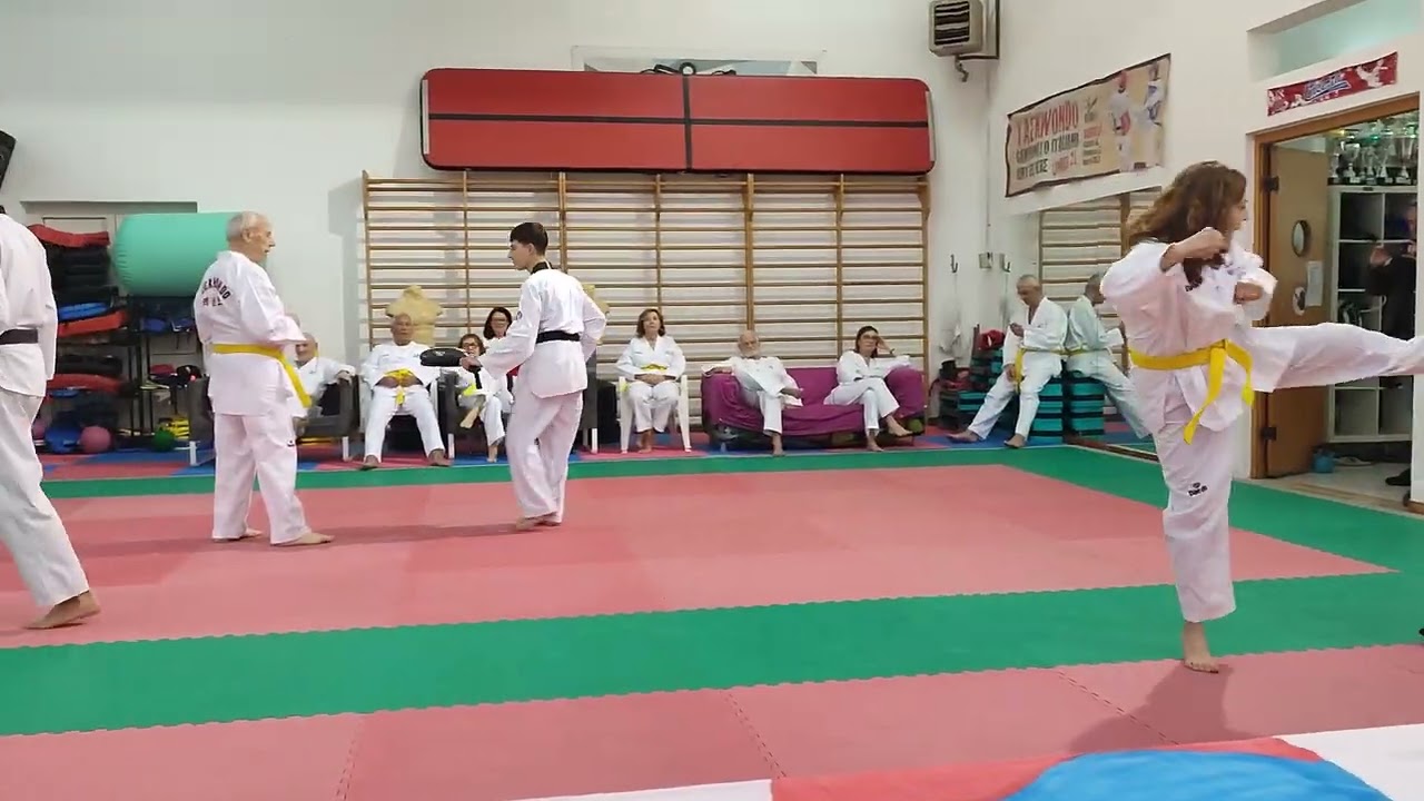 Luciano, Pasquale, Manuela calci ai colpitori