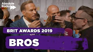 Download Lagu Feeding BROS After Eights on the BRITs red carpet... MP3