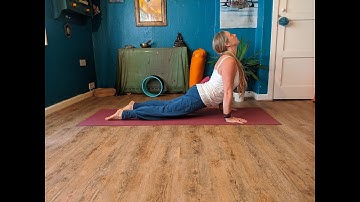 The Difference Between the Cobra and Updog Yoga Poses | JLowga