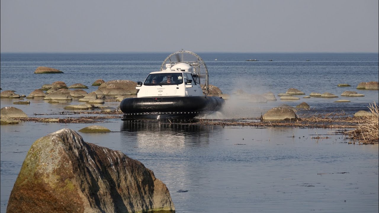 Hovercraft Christy 6146 easily overcomes the rocky ridges of the