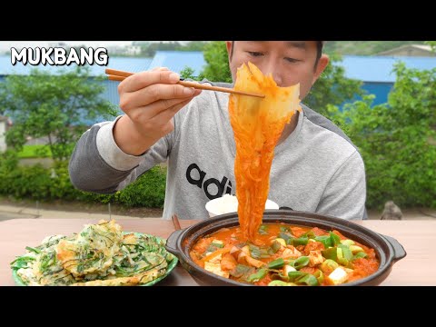 🤤바삭한 부추전과 매콤한 참치김치찌개 먹방~buchu <strong>jeon</strong>(chives pancake)&amp;amp;Tuna Kimchi Stew MUKBANG EATING <strong>SHOW</strong>