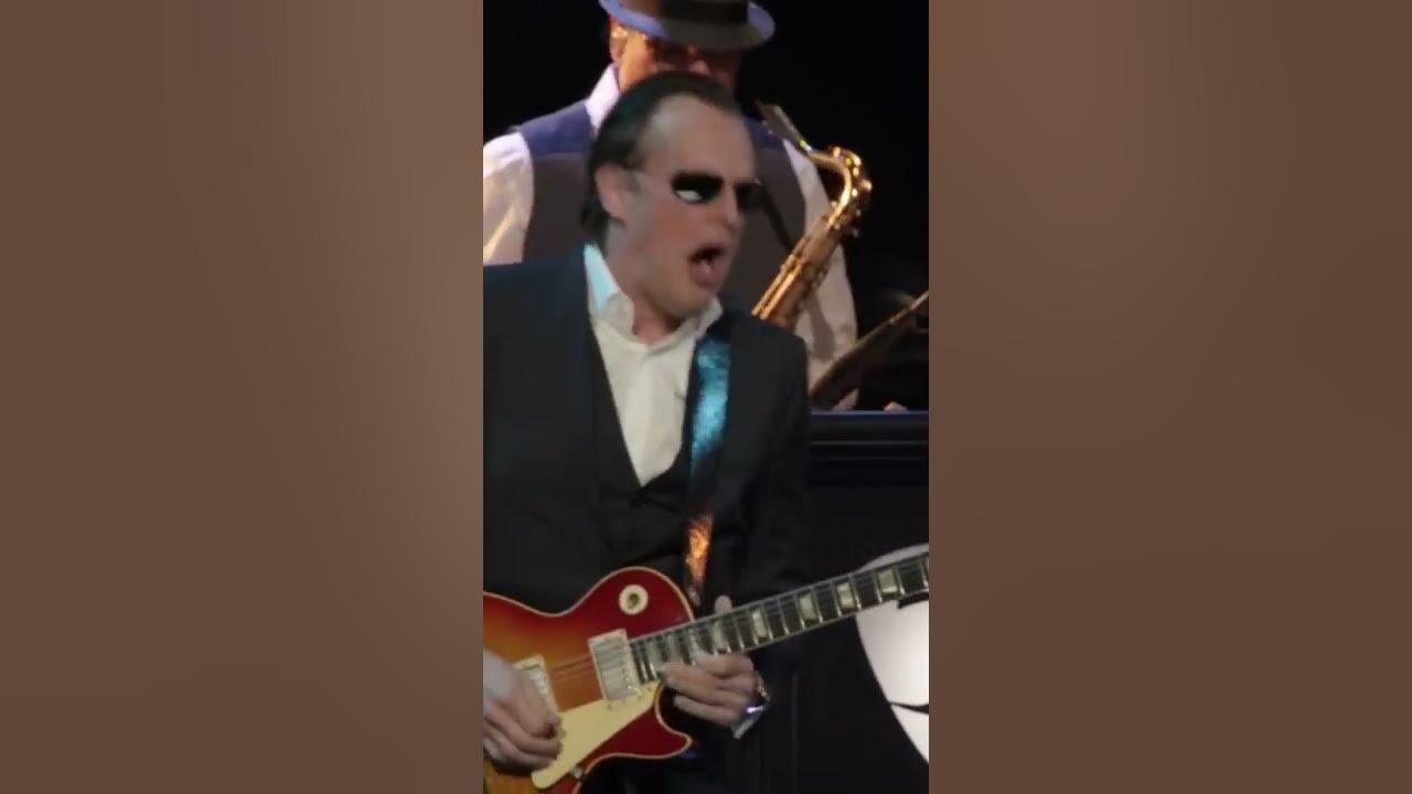 Joe Bonamassa Official - Living On The Moon - Live at Radio City Music Hall