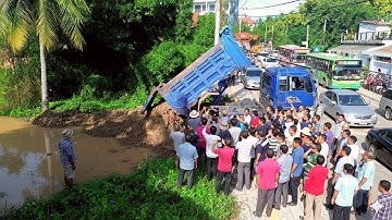 Skill Bulldozer Pushing Mod to Complete the grass In Rainy Season And Dump Truck Unloading Soil