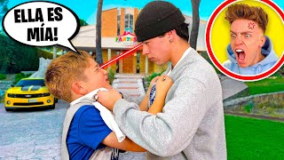 MI HERMANO PEQUEÑO PELEA CON EL ABUSÓN QUE BESÓ A SU NOVIA
