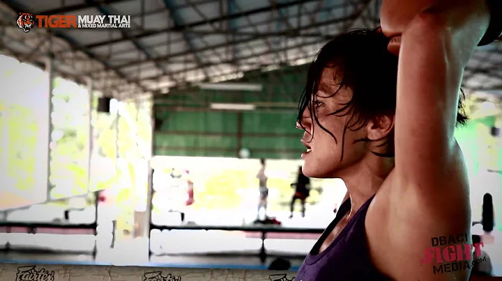 Fight Girl Jennifer Tate trains @ Tiger Muay Thai ...