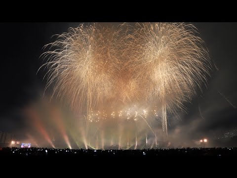 万博夜空がアートになる日2024」フィナーレ - YouTube