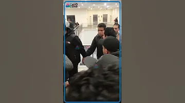 موقف محترم من الفنان منذر رياحنه مع الجمهور في معرض الكتاب 