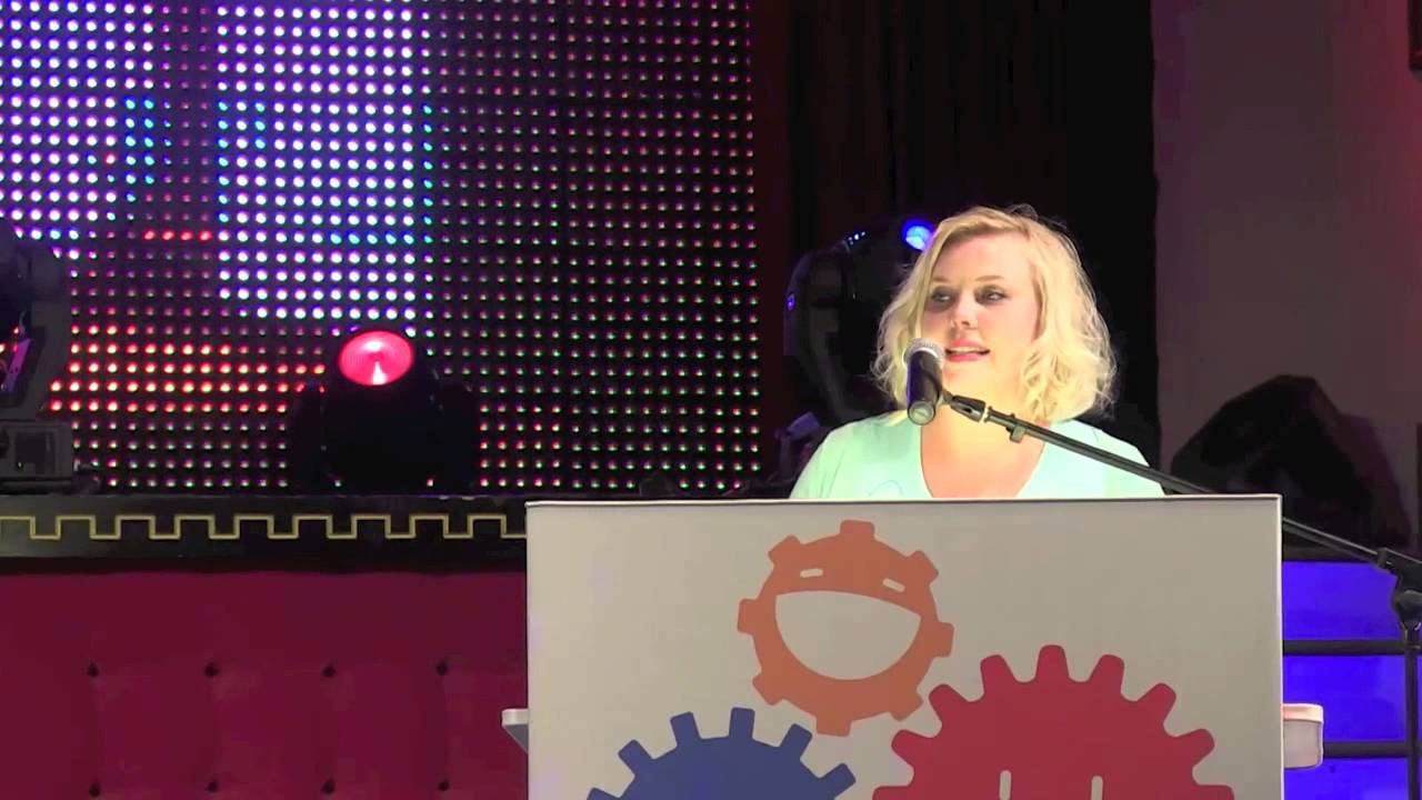 Helena Eronen roastaa Teuvo Hakkaraista