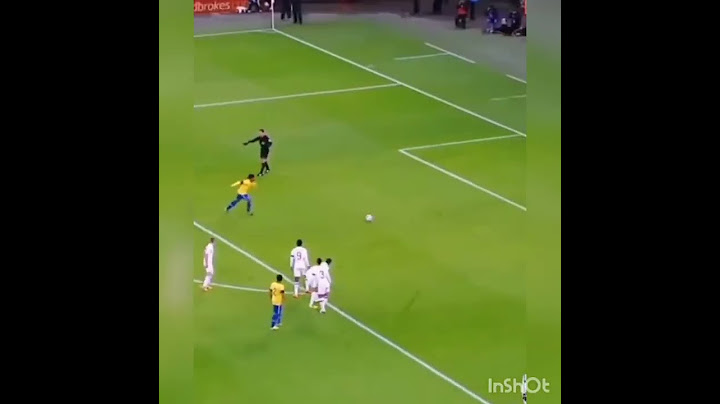 Ronaldinho esse pênalti deu o que fala!