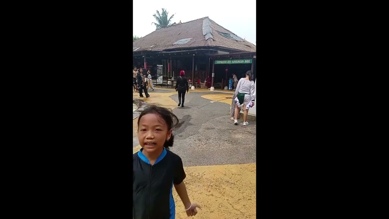 ''Waterboom Lippo Cikarang:Surga air ditengah Kota!