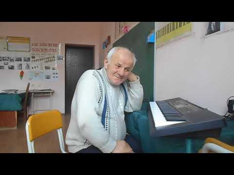 ალიოშა მღერის დედაზე