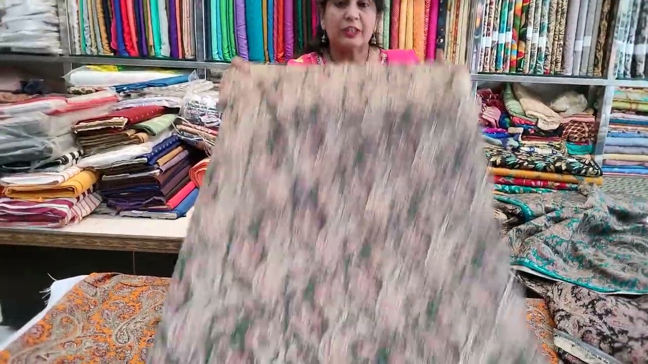 5 mtr allover cambric cotton suit😍 khoobsurat print😍behtreen rang🤗🤗 jaldi order kare🤗shipping free 