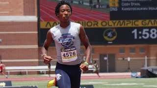 14-Year-Old Jonathan Simms Makes 2:00 800m Look EASY