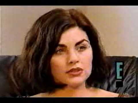 E! interviews Sherilyn Fenn, who talks about Diane Keaton directing an episode of the show.