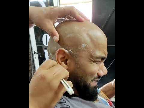 الأبن ديالي باغي دير حلاقة ديالو أنا مخليتوش شوف شنو وقع في الاخر