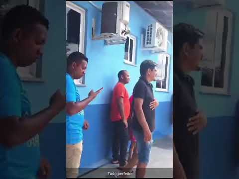 Prefeitura de Presidente Médici no Maranhão inaugura obra com pintura pela metade e sem conclusão