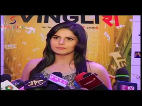 zarine-khan-is-a-centre-of-attraction-at-premiere-of-'english-vinglish'