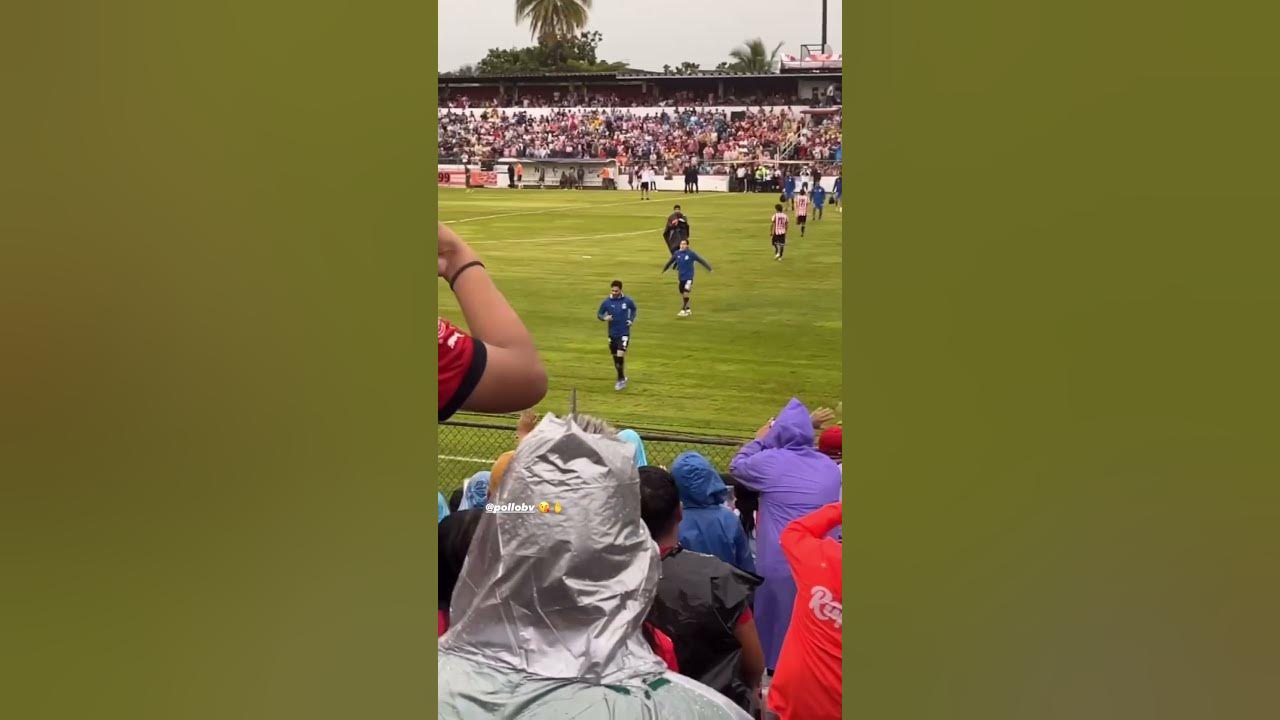 EL POLLO BRISEÑO SALUDANDO A LA AFICIÓN ROJIBLANCA 🐐❤️ | CHIVAS 3-1 COLIMA | #futbol #chivas EL POLLO BRISEÑO SALUDANDO A LA AFICIÓN ROJIBLANCA 🐐❤️ | CHIVAS 3-1 COLIMA | #futbol #chivas
