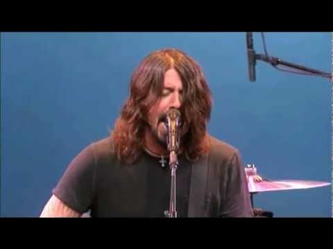 Foo Fighters - Walk (Live at iPhone 5 presentation)