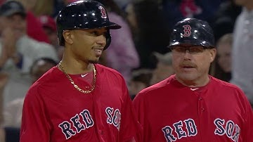 LAA@BOS: Holt scores on bases-loaded error in the 7th