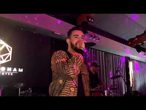 زهير البهاوي يشعل جمهور بروكسل بأغنية لازم علينا نصبروا     