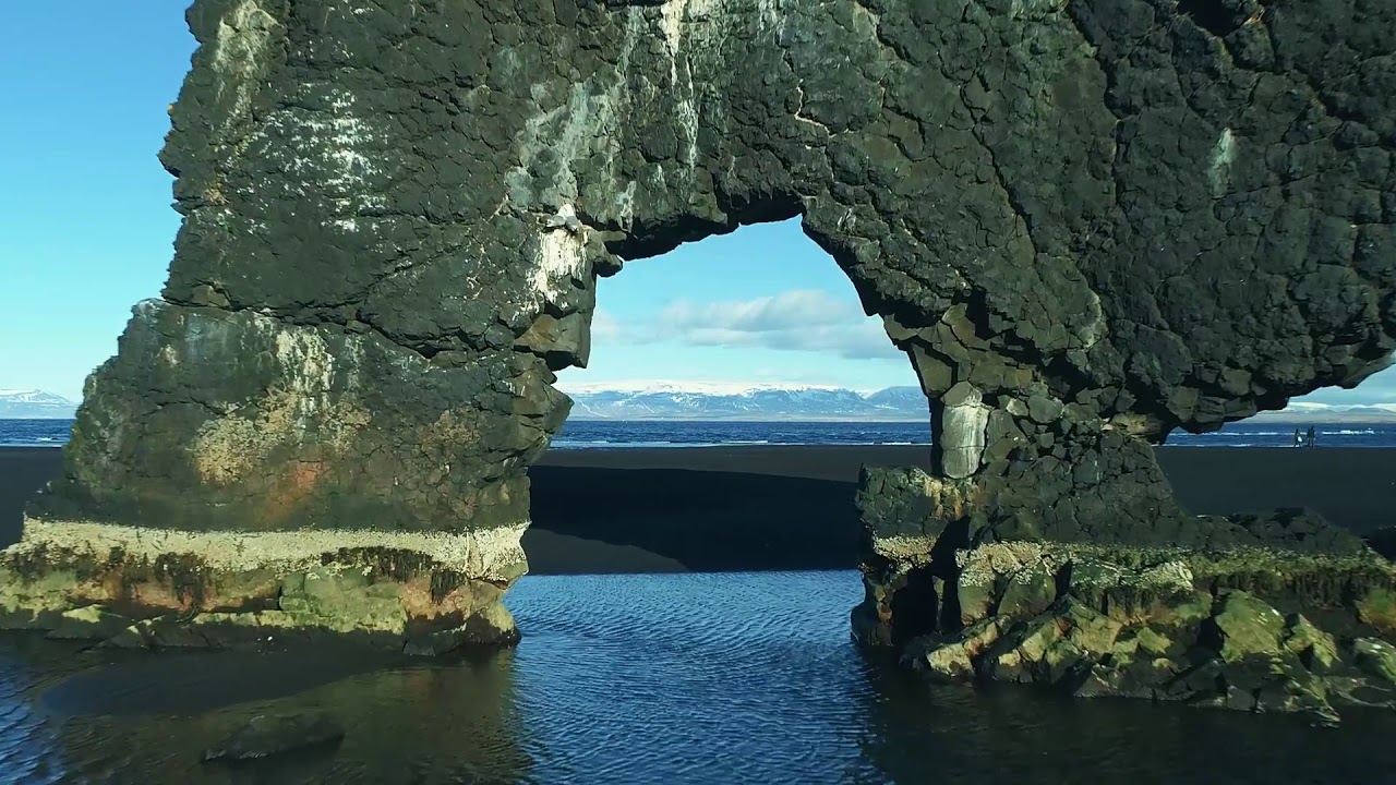 フヴィートセルクルの奇岩の観光情報 | Guide to Iceland