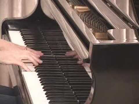MAROON 5 's Makes Me Wonder (originally w/ Adam Le...
