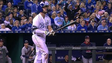 MIN@KC: Moustakas cracks a two-run shot for the lead