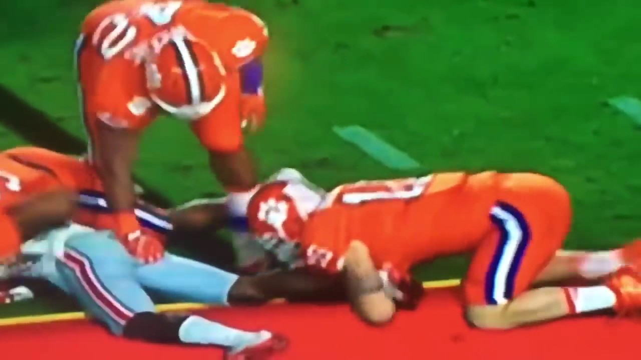 Clemson player grabs ? WOW WATCH GO VIRAL / REACTION - YouTube