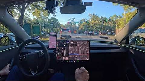 Tesla FSD 14.1.4 pulls to side of road for emergency vehicle then proceeds once it