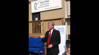 Aurora Mayor Dawe visits Kerry's Place on World Autism Awareness Day