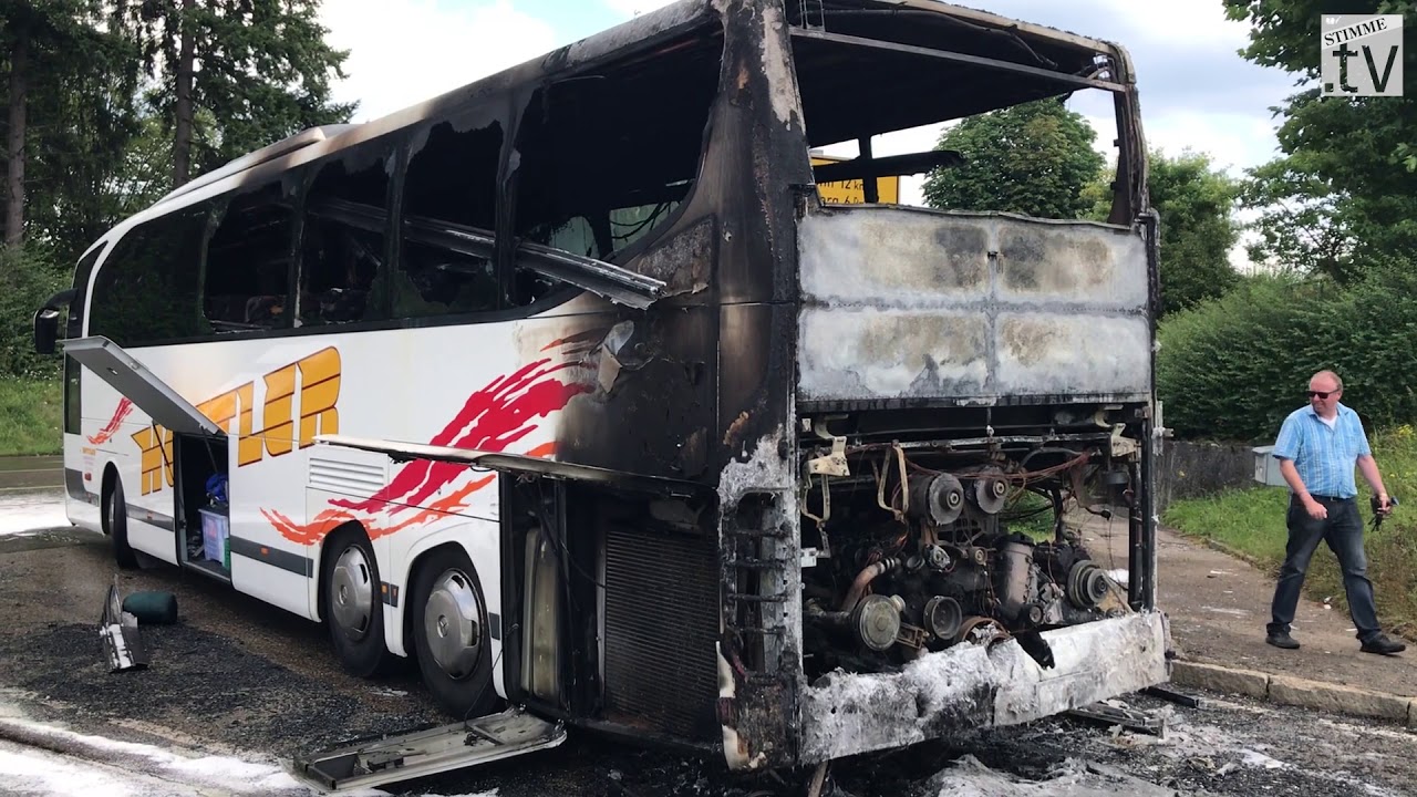 In Willsbach brennt ein Bus aus