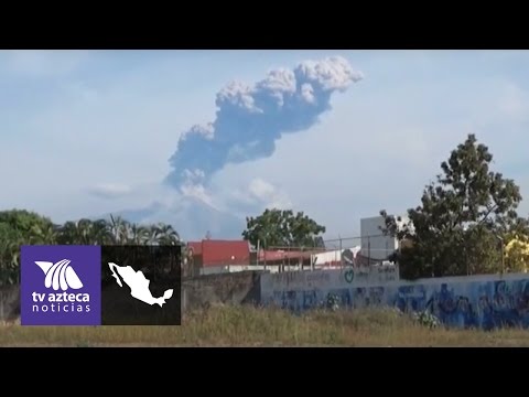 Siguen las fuertes exhalaciones de humo en el Volcán de Colima