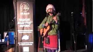 Sara Vian Live On The Buskers Stage The Spiegel Tent