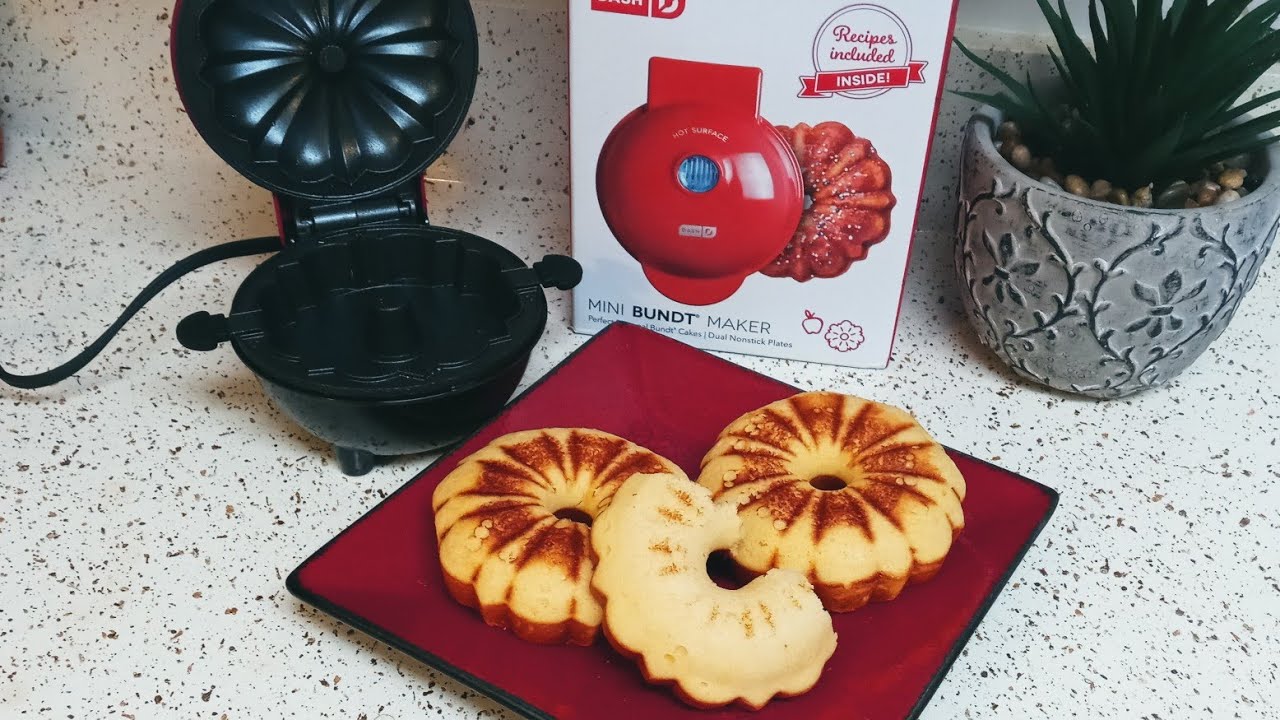 Dash Mini Bundt Cake Maker Red