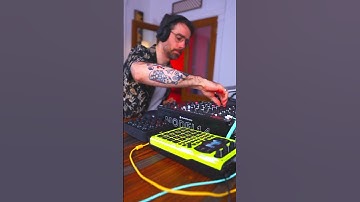 Wonder what I can do with 2 voices? 🤔 by @liamkillenmusic #shorts #synth