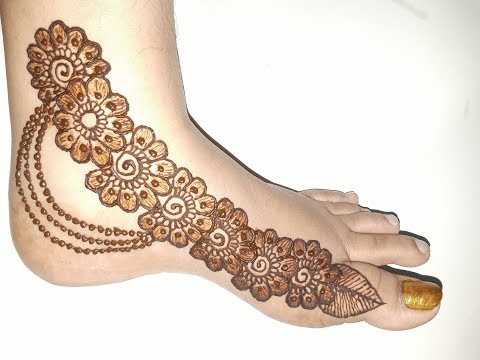 Simple and Beautiful Mehndi Design For Feet