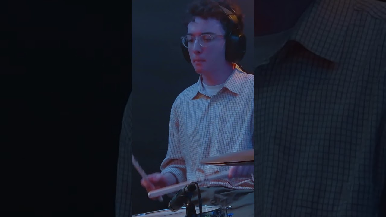 在 YouTube 上觀看「E2. FROM tocando 'Se Me Caen Los Ojos'_7_ (VIDEO COMPLETO ESTE VIERNES 26)#musica #music #endirecto」