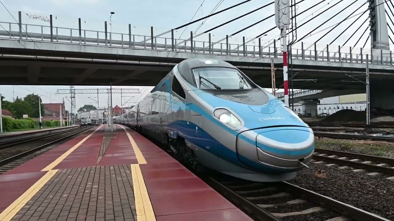 EXPRESS INTERCITY PREMIUM.