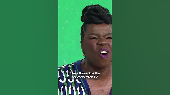STEVE KORNACKI IN THEM KHAKISSSSS 🔥😂