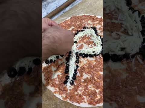 سويت لحم بعجين بحرف  الي يريد اسوي حرفه او اسمه خلي يشترك بل قناة ولا تنسه لايك