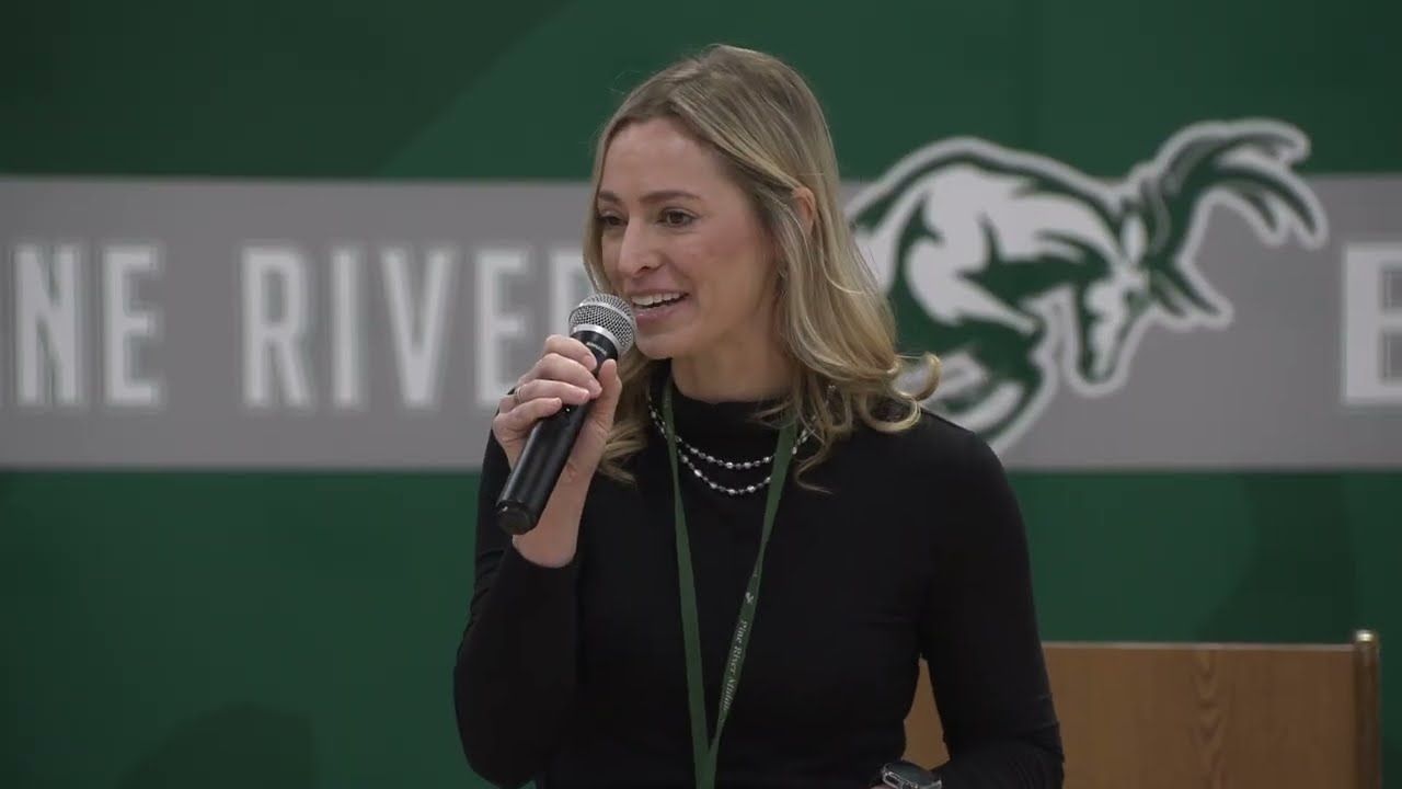 Стефани Джонсон (выпускница Мичиганского университета 2025 года) получает премию Милкена для педа...