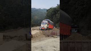 How Truck Drivers In India Navigate One Of The Most Dangerous Roads in India| Risky Business