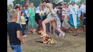 Как прыгают через костер на Ивана Купала Как прыгают через костер на Ивана Купала