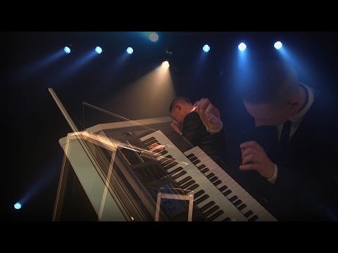 "James Bond Theme" - Alex Payler performs live on the YAMAHA Electone Stagea ELS-02C
