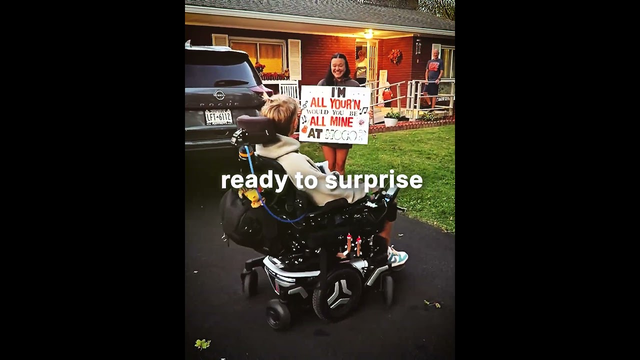 When she saw him, she couldn't contain her excitement! 😍💖