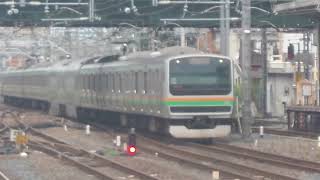 E231系1000番台東海道線直通普通平塚行きと東武60000系（クレヨンしんちゃんのヘッドマーク)が少しだけ並走2023年8月21日12時01分