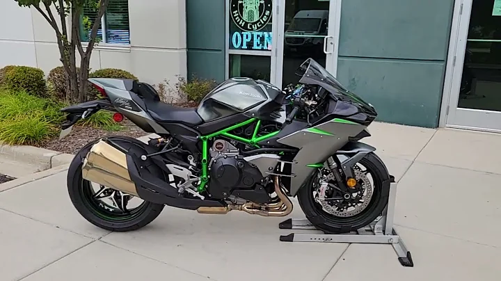 2025 Kawasaki Ninja H2 Carbon ABS. #motorcycle #viralvideo #bikelife #chicago #kawasaki #ninjah2 