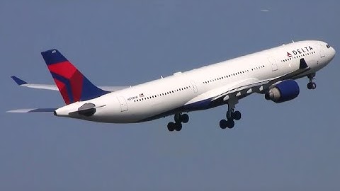 Delta pilot forgets to retract the landing gear?! A330 take-off at Schiphol Amsterdam